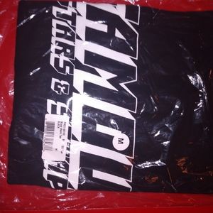 Mens size medium shirt